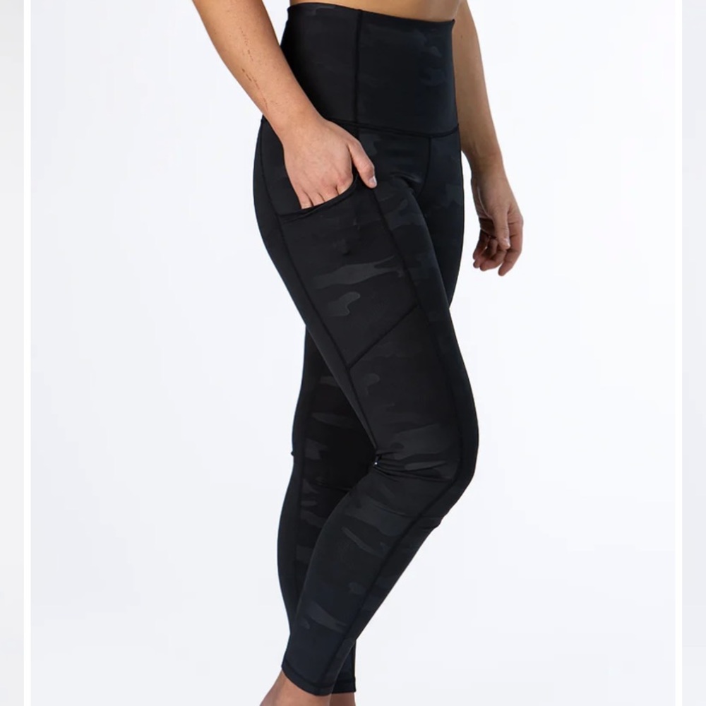 Kiava black camo leggings